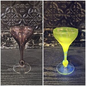 🖤 Free W Bundle ~ Mini Purple Glass Goblet , Shot Glass, UV365nm Glow